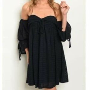 Black strapless and backless dress